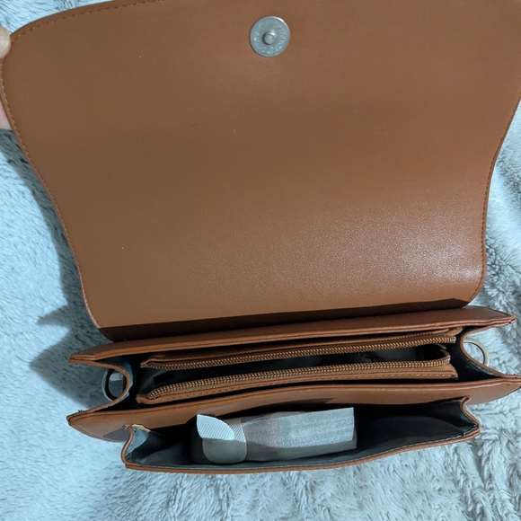 NWOT Pixie Mood Zoe Adjustable Crossbody Shoulder Bag Vegan Leather Brown - Picture 3 of 6